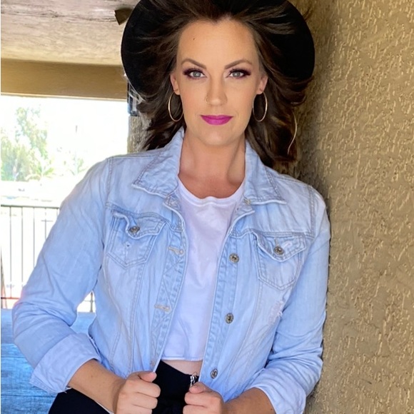 Meet your Posher, Tiffany - Picture 1 of 1